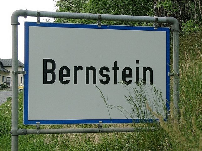 Bernstein, Ortstafel