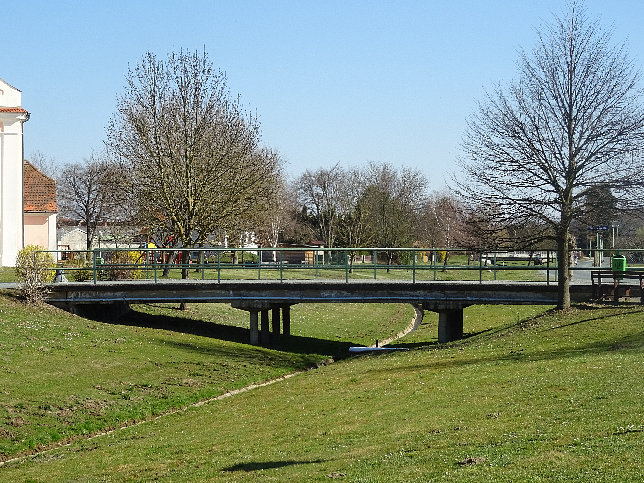 Bocksdorf, Brücke bei der Kirche