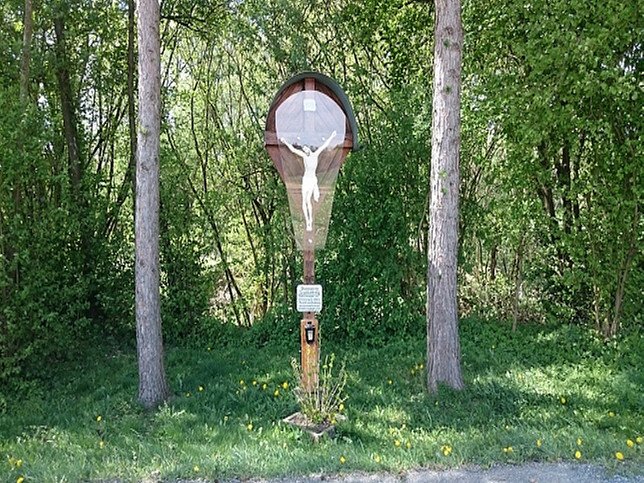 Burgauberg, Neuhold-Kreuz