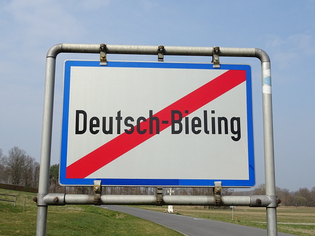 Deutsch Bieling, Ortstafel
