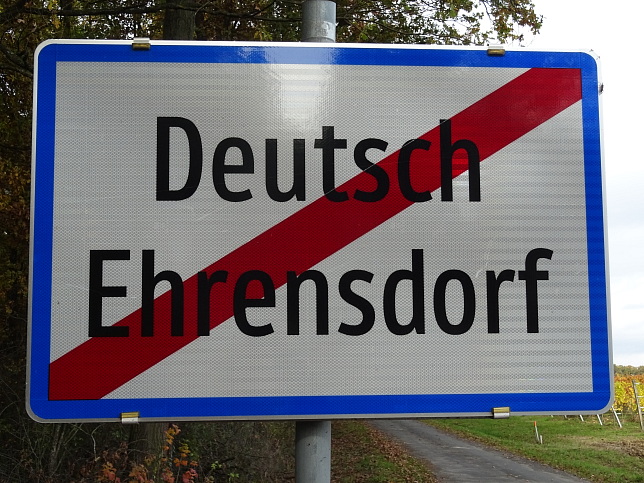 Deutsch Ehrensdorf, Ortstafel