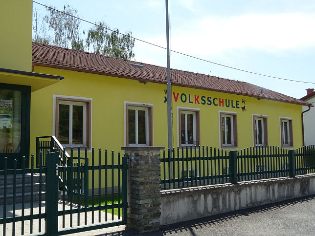 Heiligenbrunn, Volksschule