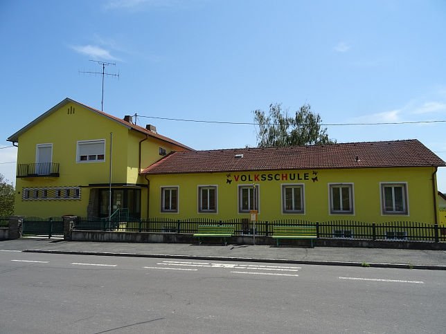 Heiligenbrunn, Volksschule