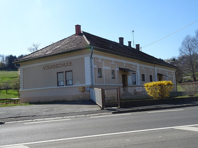 Henndorf, Volksschule