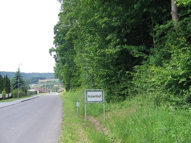 Inzenhof, Ortstafel