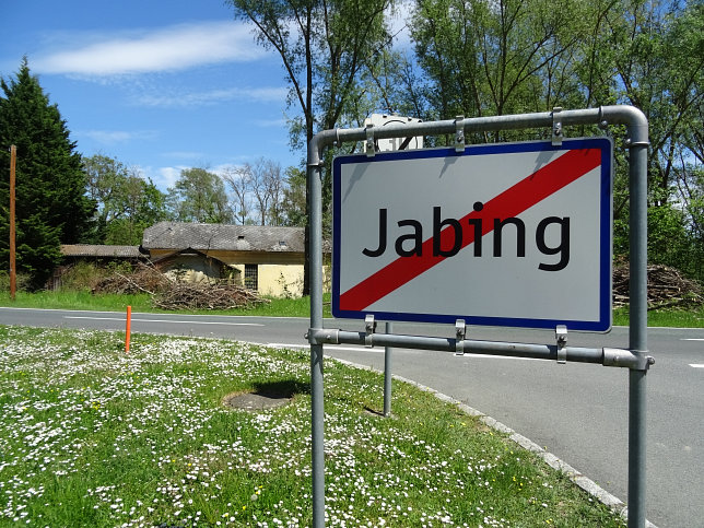 Jabing, Ortstafel