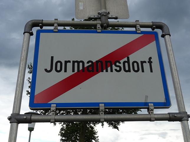 Jormannsdorf, Ortstafel