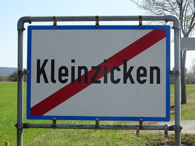 Kleinzicken, Ortstafel