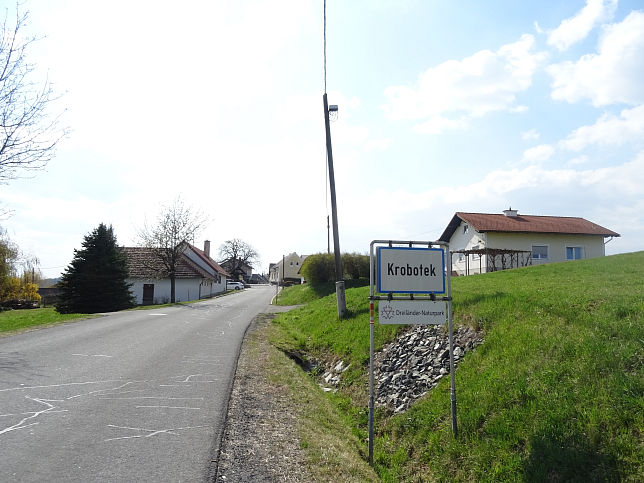 Krobotek, Ortstafel