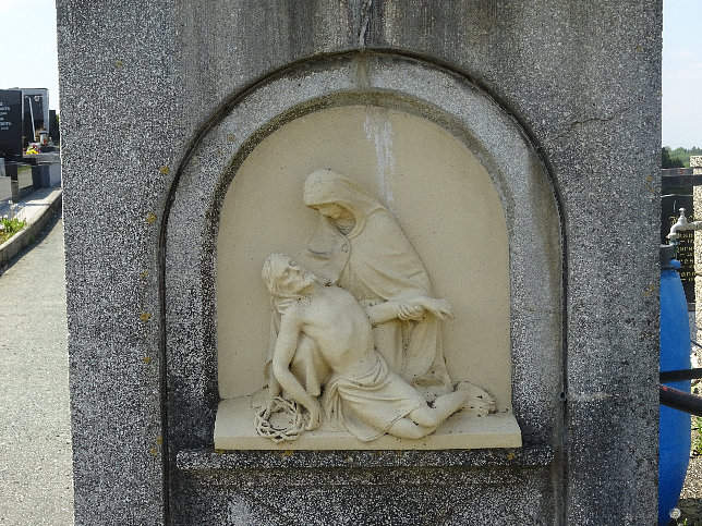 Maria Bild, Friedhofskreuz