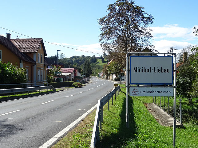 Minihof Liebau, Ortstafel