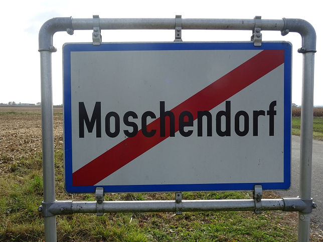 Moschendorf, Ortstafel