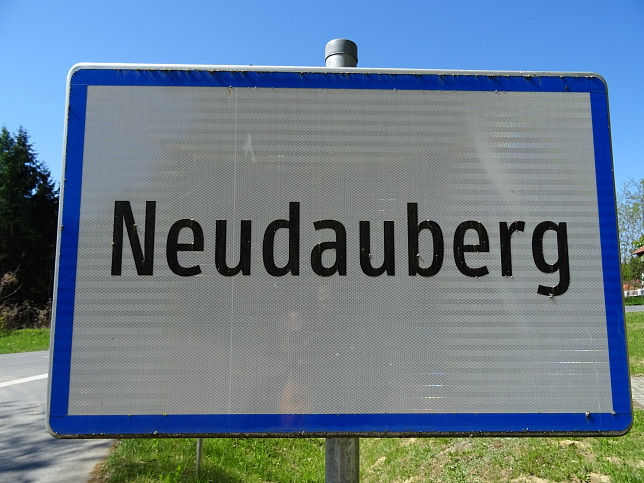 Neudauberg, Ortstafel