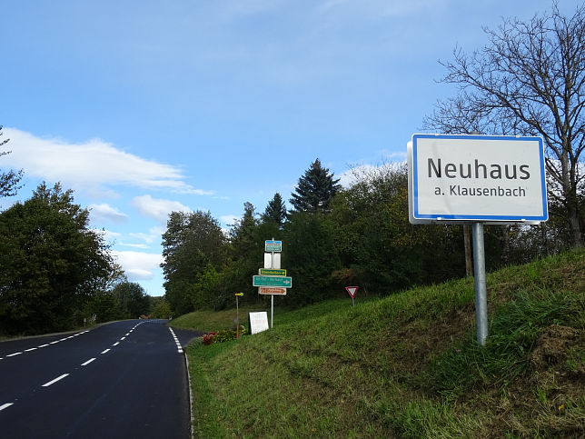 Neuhaus am Klausenbach, Ortstafel