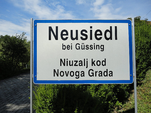 Neusiedl bei Güssing, Ortstafel
