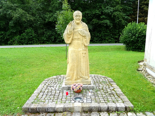 Ollersdorf, Pater Pio