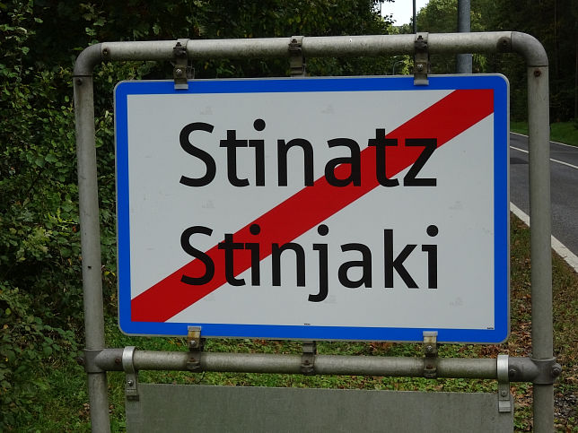 Stinatz, Ortstafel
