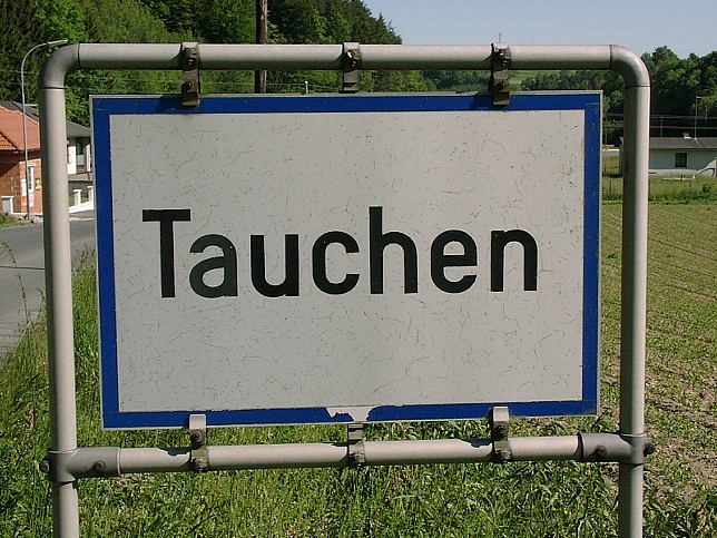 Tauchen, Ortstafel