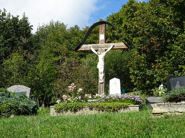 Tauka, Friedhofskreuz
