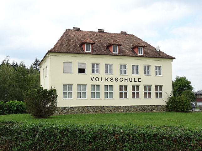 Tobaj, Volksschule