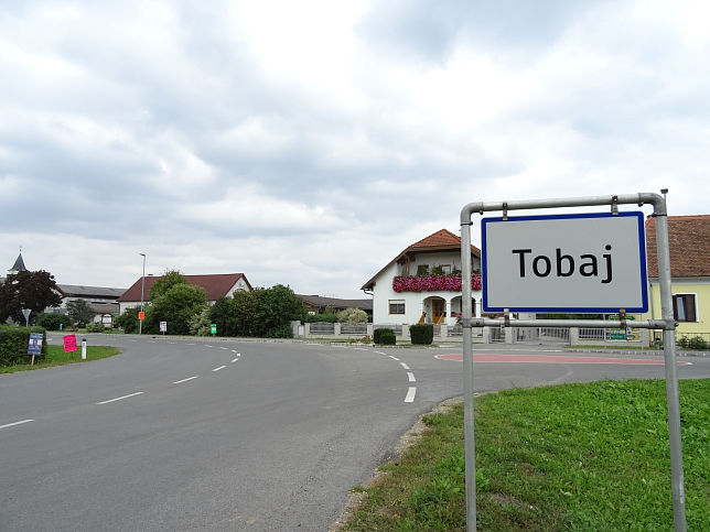 Tobaj, Ortstafel