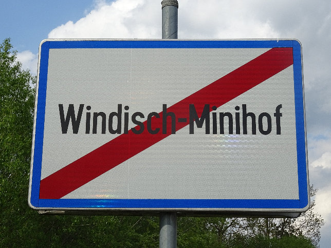 Windisch Minihof, Ortstafel
